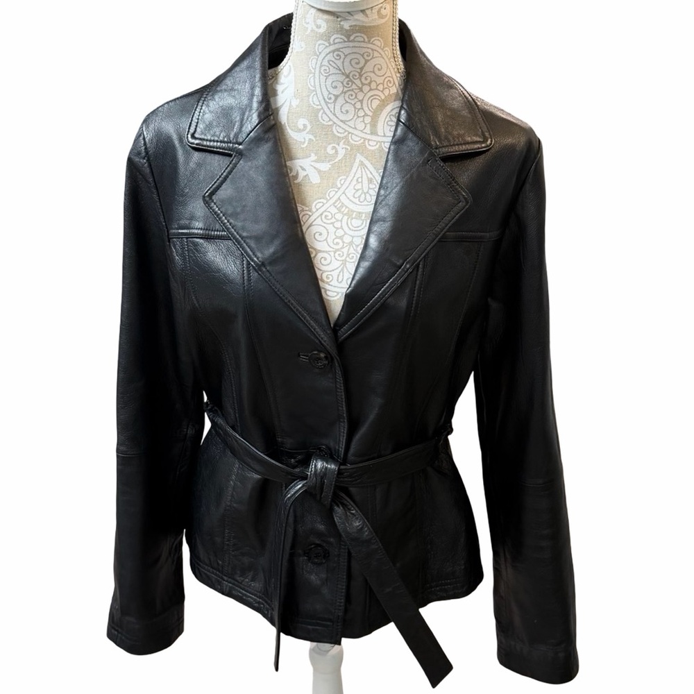 WILSONS Black Leather Jacket With Belt
Women’s size Large 
Excellent condition